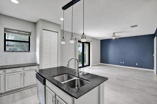 Building Photo - 760 NE 193rd Terrace