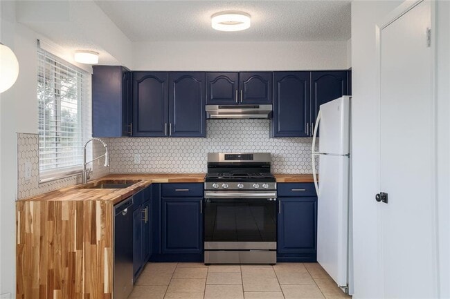Building Photo - 804 Lone Tree Ct
