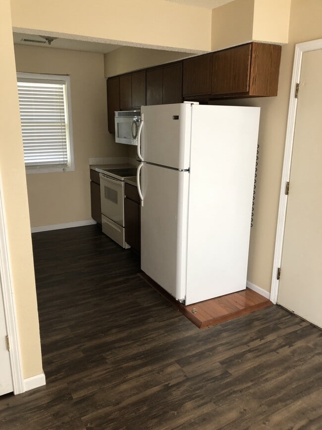 Building Photo - Quiet Norwalk house for rent