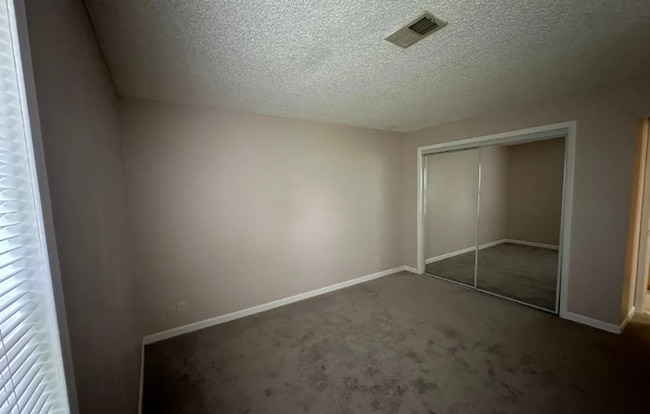 Primary Photo - 1606 Cottonwood Dr