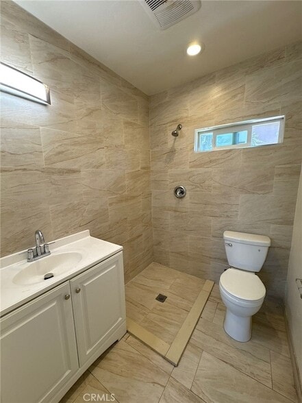 Building Photo - 1053 W Avenue Unit J14