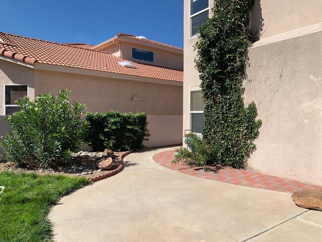 Building Photo - Magnificent 4 Bedroom, 2.5 Bath in Rio Rancho!