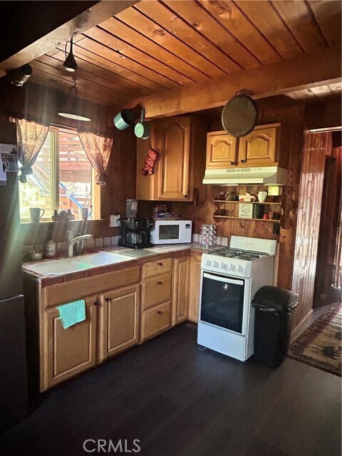 Building Photo - 32744 Encina Dr