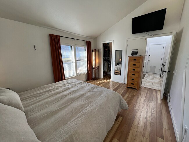 Building Photo - 206 Cypress Cir