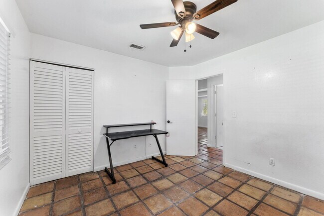 Building Photo - 1974 SE Tiffany Ave