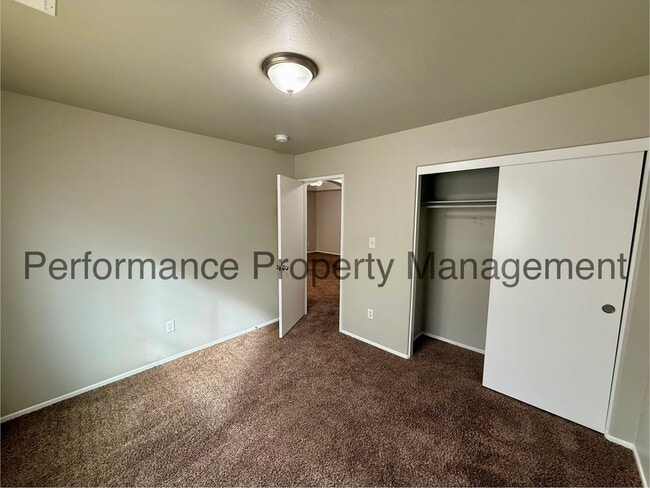 Building Photo - Charming 3 Bed/2 Bath Home in McFarland w/...