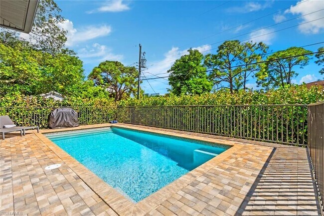 Building Photo - 3552 Hibiscus Ave