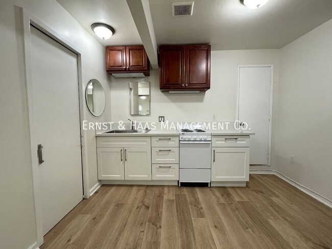 Building Photo - Charming Studio Apartment in North Long Be...