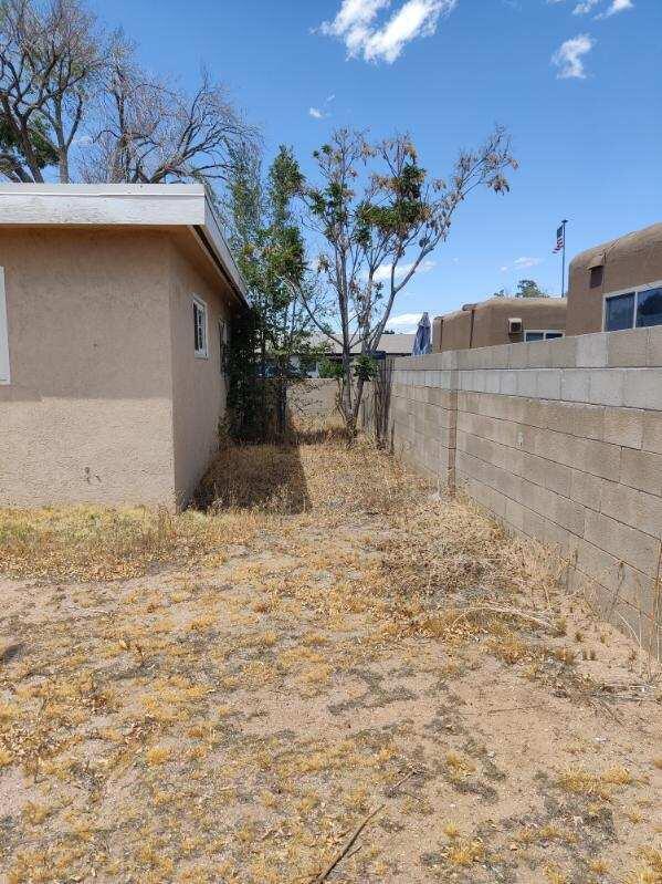 Building Photo - 4024 Comanche Rd NE