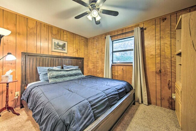 Building Photo - 928 Welch Ln