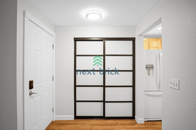 Building Photo - Charming 2 Bedroom 1 Bathroom Condo!