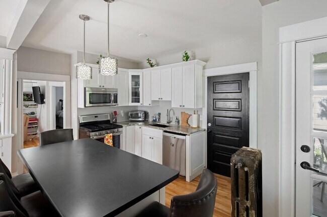 Building Photo - 2713 Garfield Ave