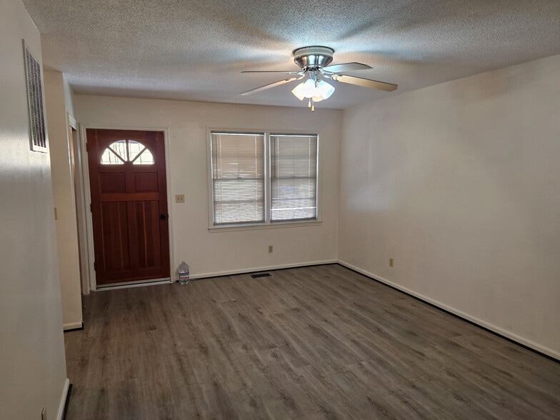 Living Room - 1314 Belleville Rd
