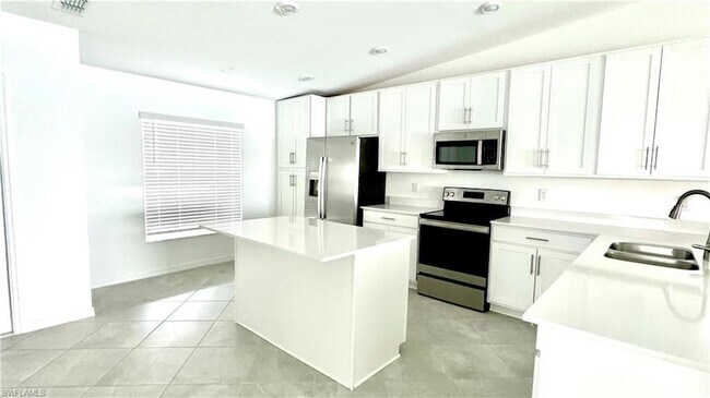 Building Photo - 15940 Grassland Ln