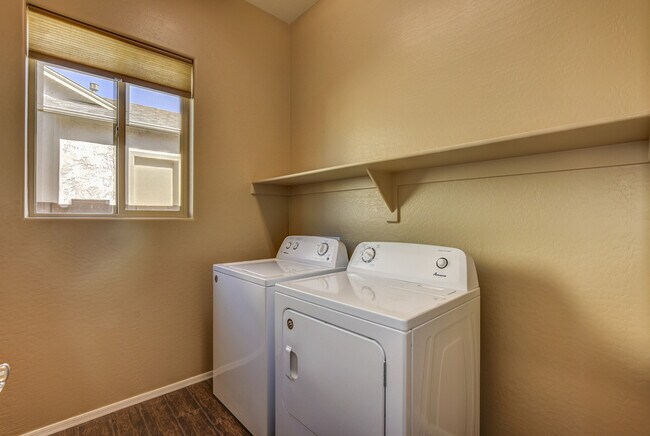 Building Photo - 4844 Salem Pl