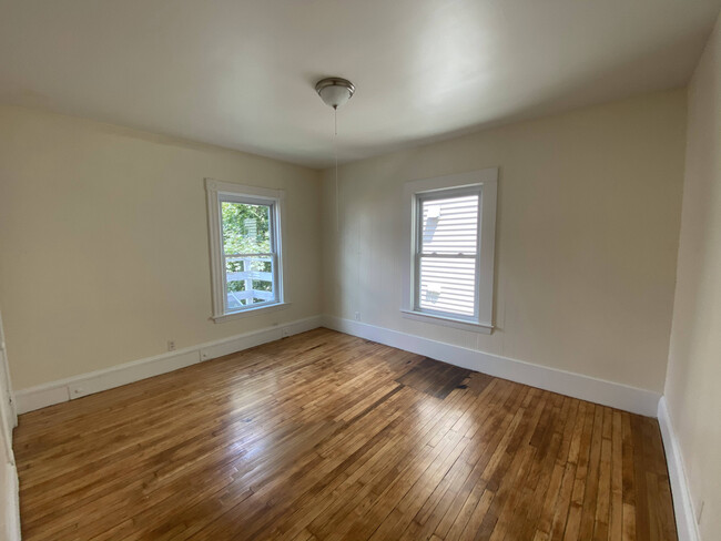 Upstairs back bedroom - 12 Ashford St