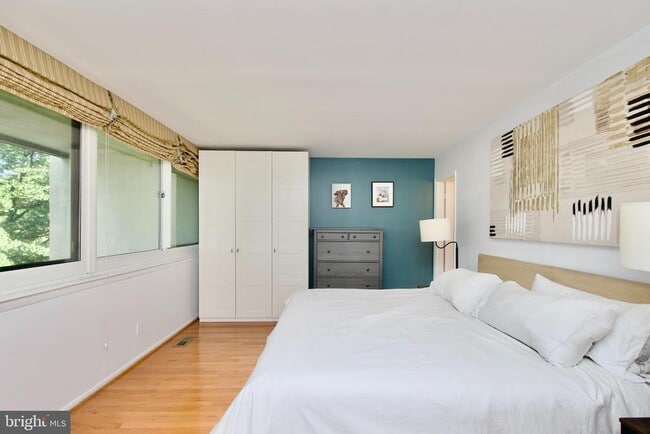 Building Photo - 2204 S Quincy St