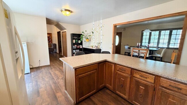 Building Photo - 54061 Linger Ln