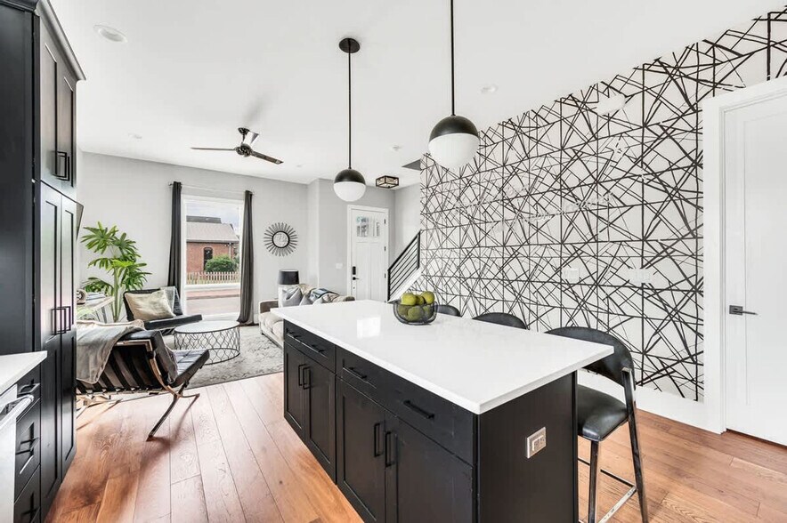 Building Photo - 1332 3rd Ave N