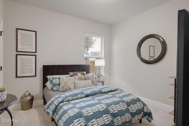 Building Photo - 301 Oak Hill Ln