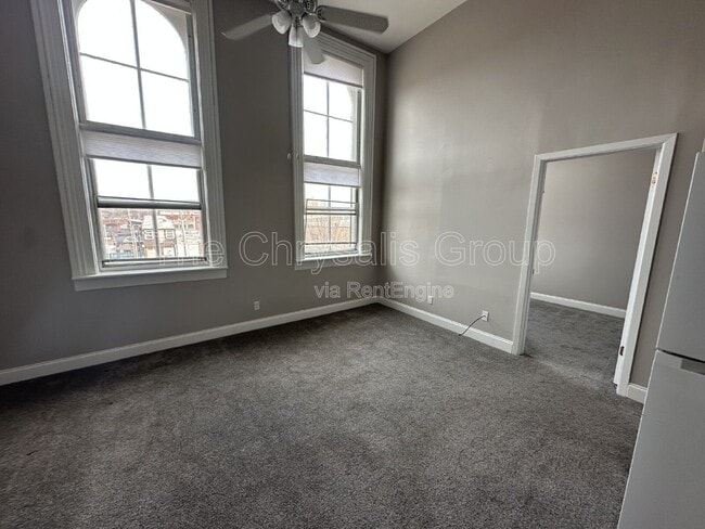 Building Photo - 217 W Main St