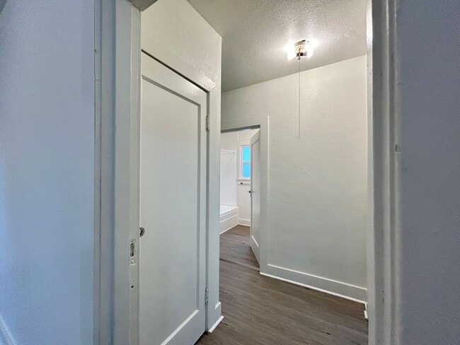 Building Photo - ne4th