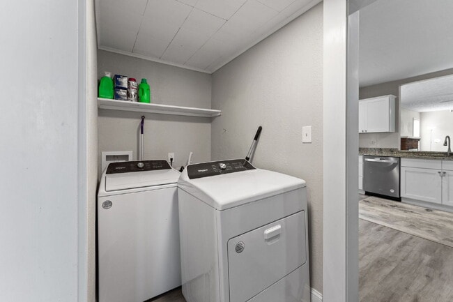 Building Photo - 254 Pocahontas Pl