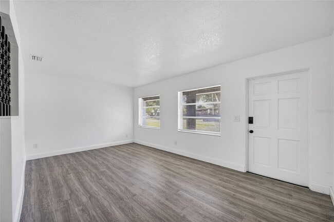 Building Photo - 3034 Touraine Ave