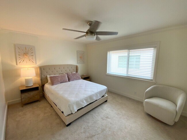 Building Photo - Vacation Home on the Channel Available July 15-Aug 15