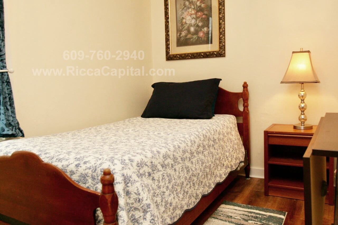 Building Photo - 215 S Atlantic Ave E