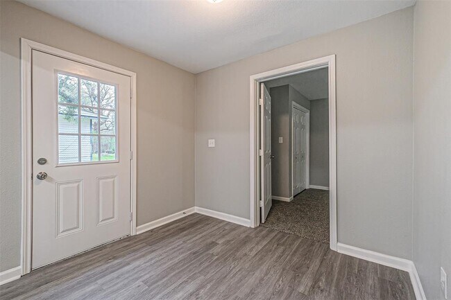 Building Photo - 1539 Pleasantville Dr