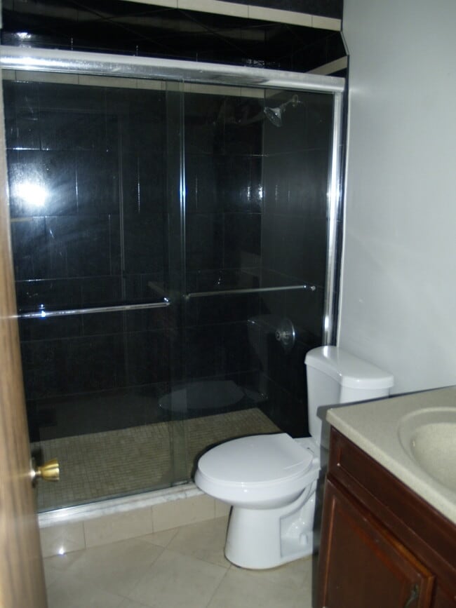 Building Photo - 290 Green Knoll Ln