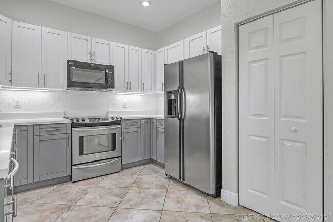 Building Photo - 10585 Cocobolo Way