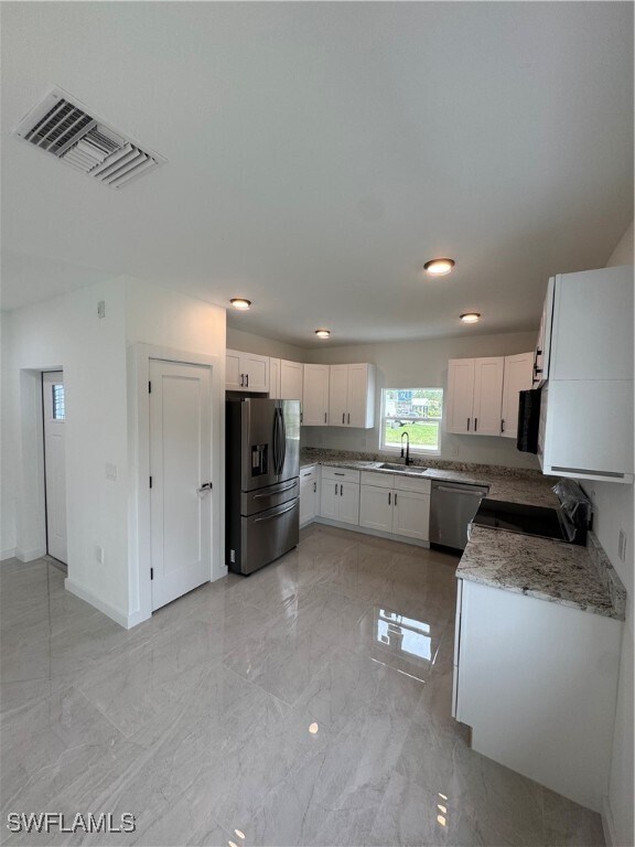 Building Photo - 27189 N Twin Lakes Dr