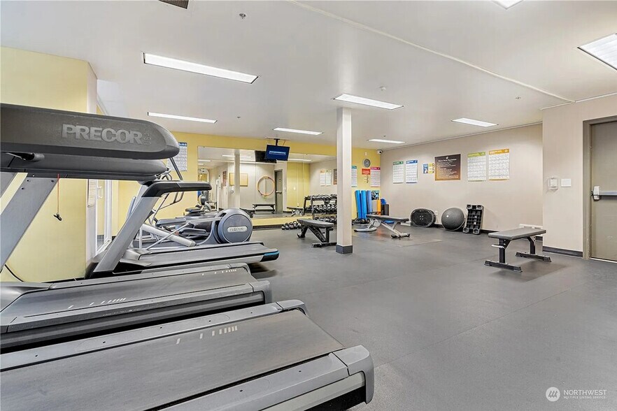 Building Photo - 2415 2nd Ave