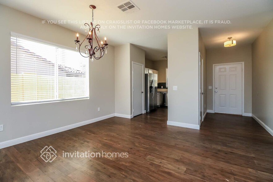 Building Photo - 686 E Colt Ct