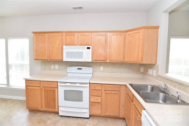 Building Photo - 614 Bayou Cir