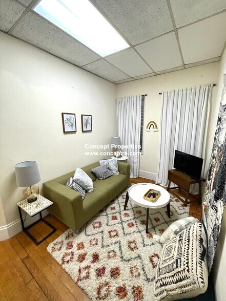 Building Photo - 17 Aberdeen St