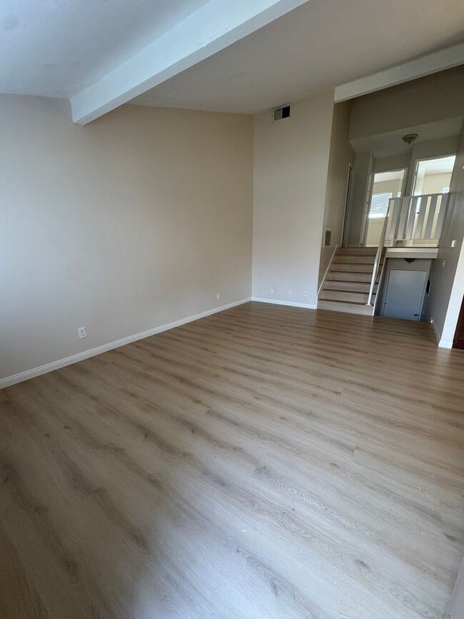 Building Photo - Bright, Updated Home Ready to Move In