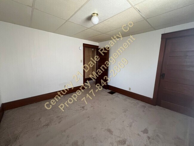 Building Photo - 3 Bedroom Home in Red Lion School District