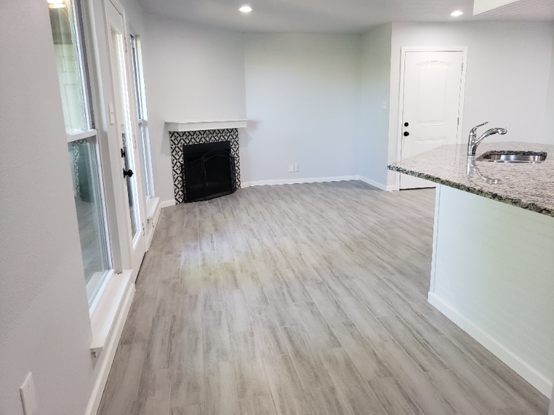 Building Photo - 7576 Windsor Oaks