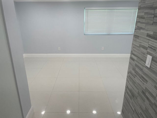 Building Photo - 40 NE 48th Ct