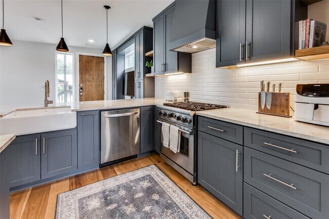 Building Photo - 1204 Georgian St