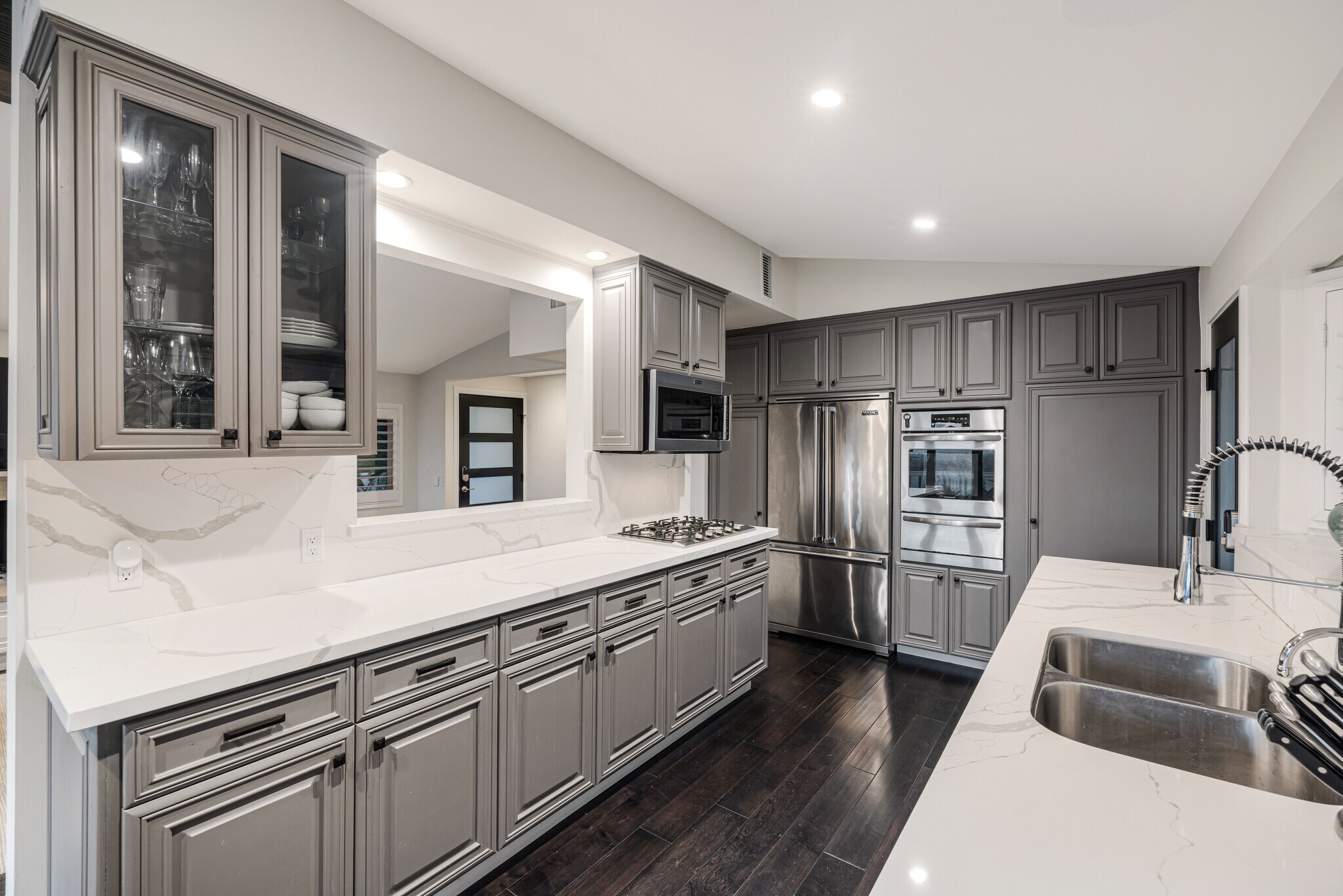 Building Photo - 16725 Oak View Dr