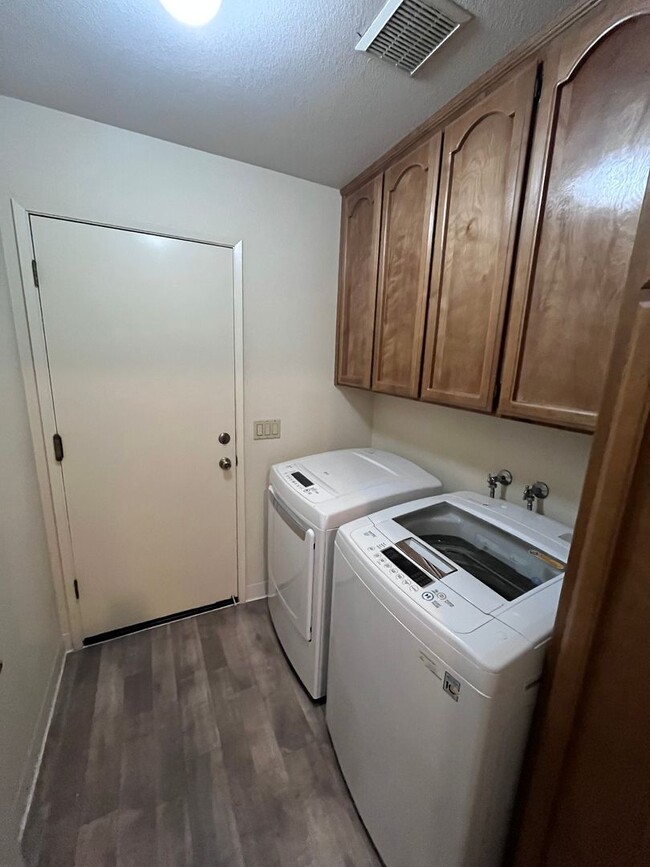 Building Photo - NICE UPDATED HOME IN SACRAMENTO!