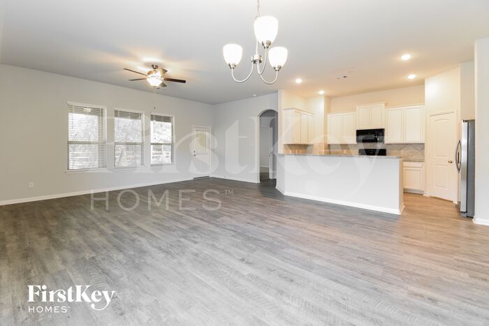Building Photo - 127 Lk Wy Cir