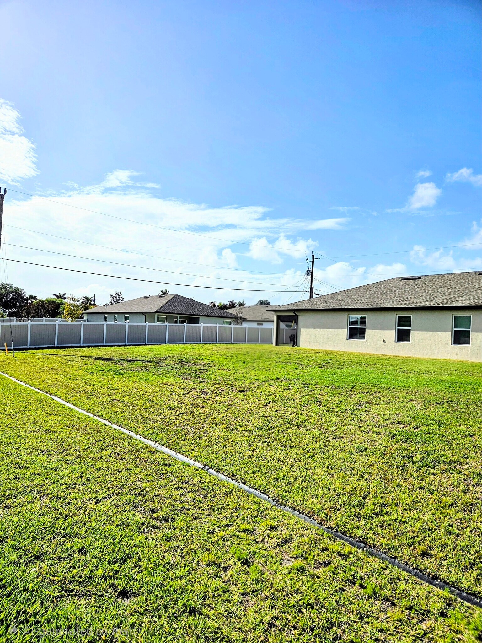 Building Photo - 4656 SW Lassiter Ter