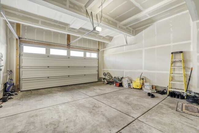 Building Photo - 8991 Hightower St