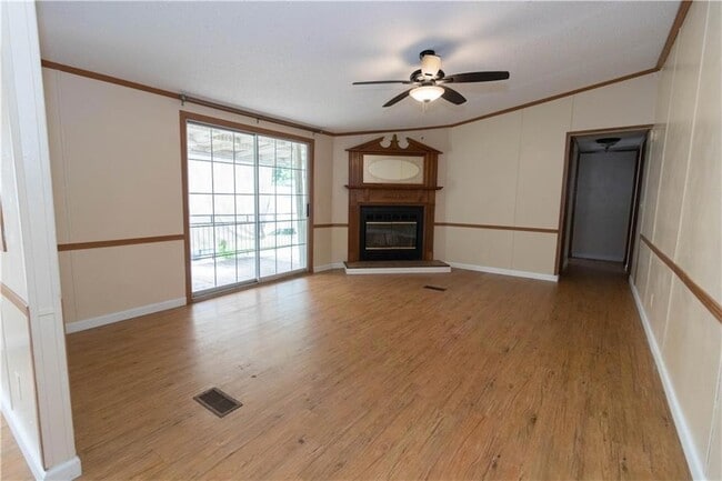 Building Photo - 400 Jefferson Dr