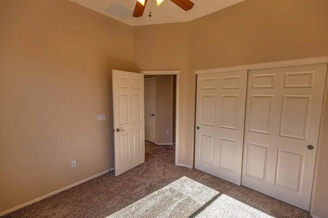 Building Photo - House For Rent